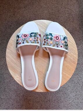Zara White Slides with Multicolor Floral Embroidery